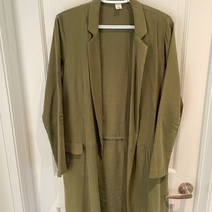 Lightweight trench style jacket in olive green, Medium.